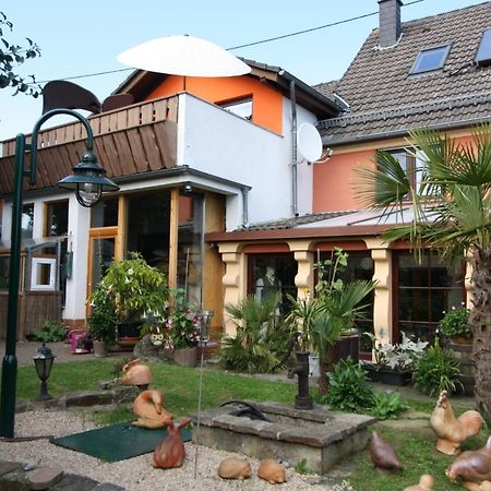 Eifelvulkan Neichen Bagian luar foto